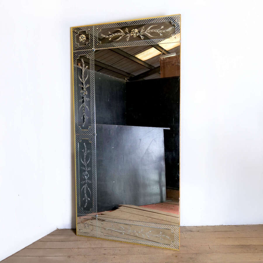 Verre &Eacute;glomis&eacute; Mirror with Chinoiserie scenes
