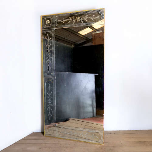 Verre Églomisé Mirror with Chinoiserie scenes