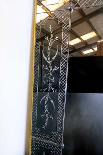 Verre Églomisé Mirror with Chinoiserie scenes
