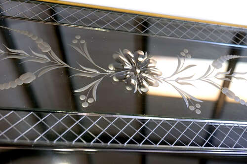 Verre Églomisé Mirror with Chinoiserie scenes